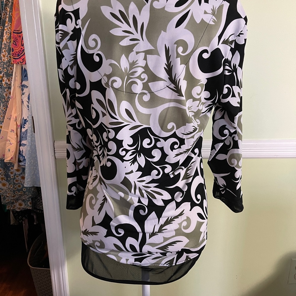Patterned Blouse - Picture 6 of 7